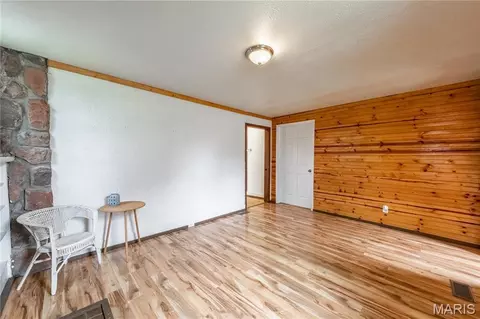 Living - 605 Third St, Marble Hill, MO 63764 photo 5 of 15