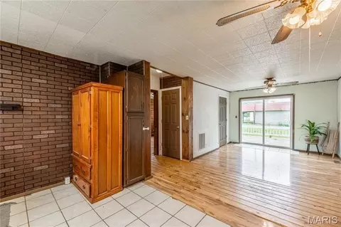 Living - 605 Third St, Marble Hill, MO 63764 photo 14 of 15