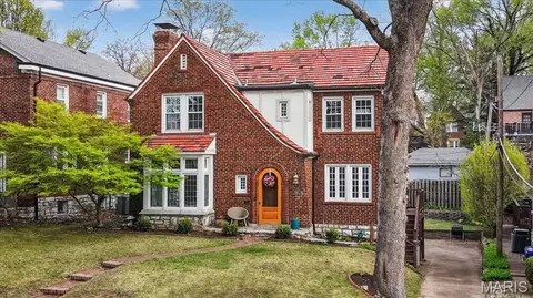 7487 Kingsbury Blvd, University City, MO 63130