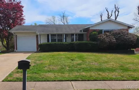 2150 Canterbury Dr, Florissant, MO 63033