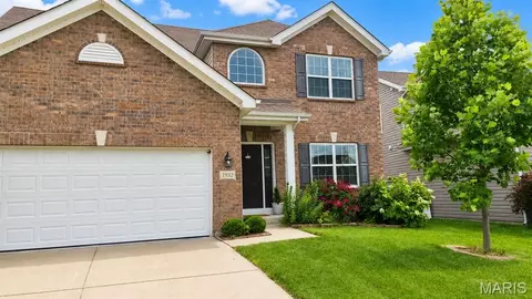 1932 Maryland Oaks Cir, Saint Louis, MO 63146