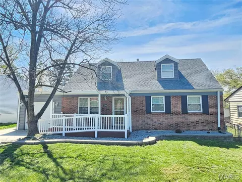 2204 Valley Park Rd, Fenton, MO 63026