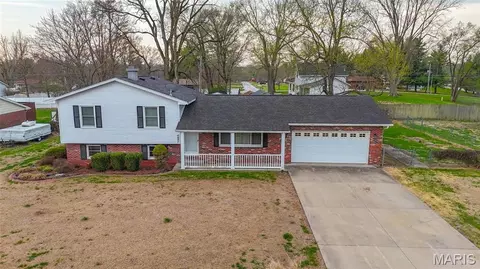 79 Rolling Meadows Dr, Godfrey, IL 62035