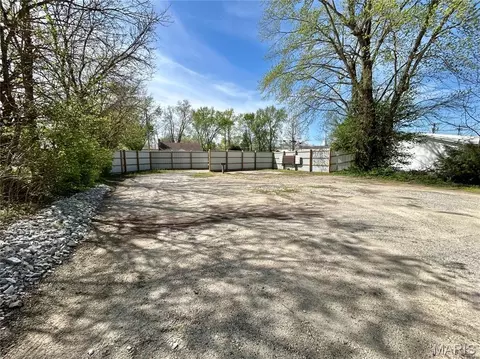 Exterior - 306 E Franklin St, Salem, MO 65560 photo 3 of 4