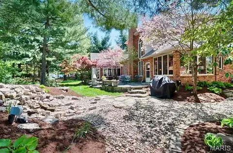 2 Pine Hollow Ct, Edwardsville, IL 62025
