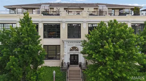 4200 Laclede Ave #203, Saint Louis, MO 63108