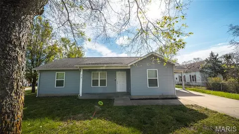 913 N First St, Steelville, MO 65565