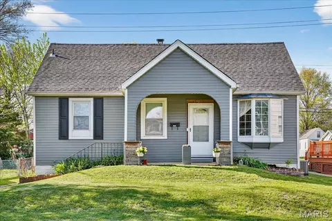 1705 N Charles St, Belleville, IL 62221