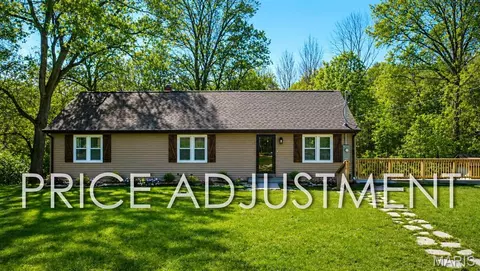 12902 Dorsett Rd, Maryland Heights, MO 63043