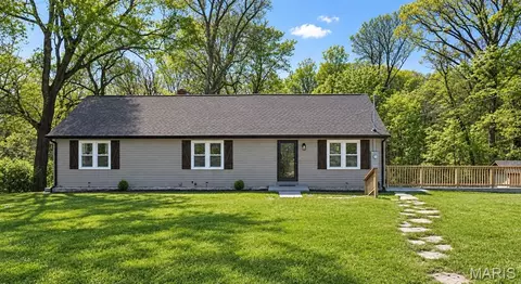 12902 Dorsett Rd, Maryland Heights, MO 63043