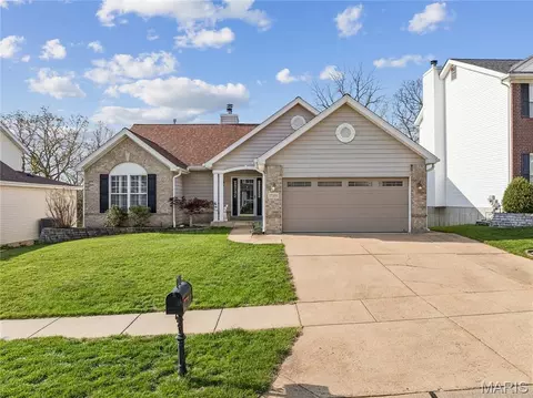 17355 Hilltop Ridge Dr, Eureka, MO 63025