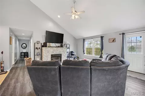 Entry Way - 20826 Hibbett Rd, Saint Robert, MO 65584 photo 1 of 1