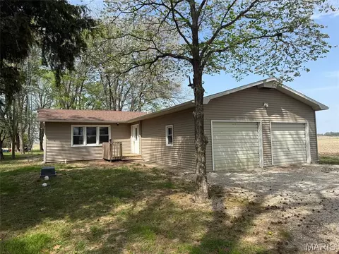 1425 N Carlyle Rd, Vandalia, IL 62471