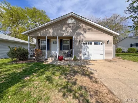 12 Germania Dr, Columbia, IL 62236