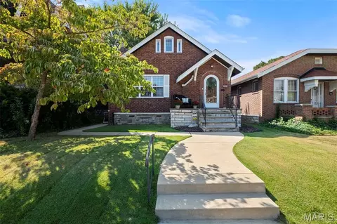 5608 Holly Hills Ave, Saint Louis, MO 63109