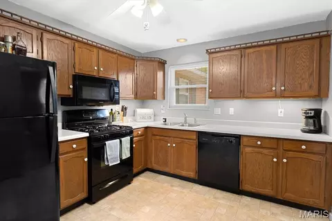 Kitchen - 2901 E Main St, Belleville, IL 62221 photo 2 of 3