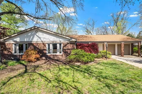 1869 Walnutway Dr, Saint Louis, MO 63146