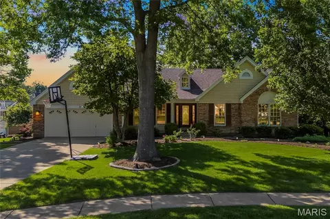 602 Rainbow Circle Ct, Ballwin, MO 63011