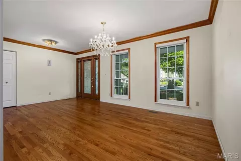 Living - 602 Rainbow Circle Ct, Ballwin, MO 63011 photo 2 of 4