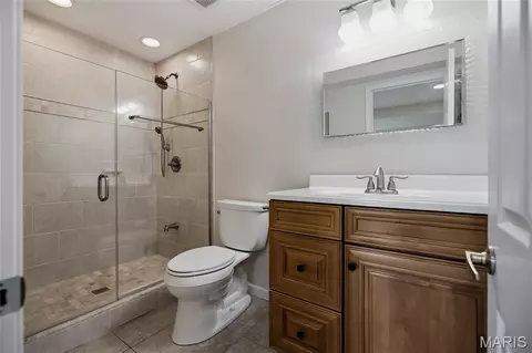 Bath - 602 Rainbow Circle Ct, Ballwin, MO 63011 photo 4 of 4
