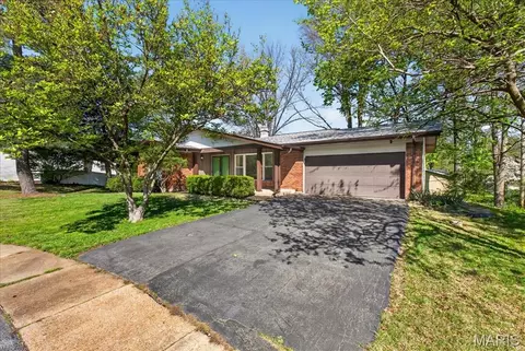 1616 Bronco Ln, Saint Louis, MO 63146