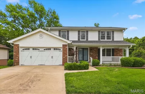 12268 Spring Place Ct, Maryland Heights, MO 63043