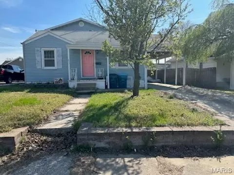 451 Hamilton Ave, Wood River, IL 62095