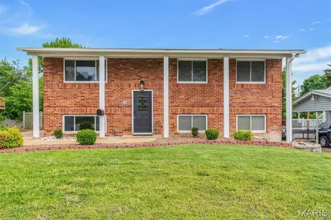 5226 Ville Maria Ln, Hazelwood, MO 63042