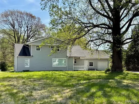 4 Monticello Pl, Fairview Heights, IL 62208