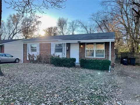 10149 Royal Dr, Saint Louis, MO 63136