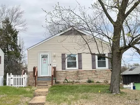 10243 Saint Katherine Ln, Saint Ann, MO 63074