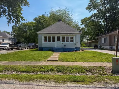 622 S Wood St, Staunton, IL 62088