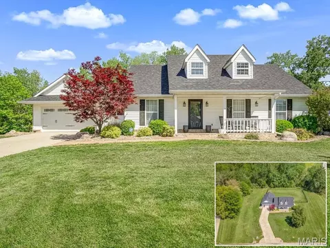 5483 White Oak Dr, Smithton, IL 62285