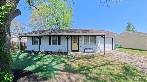 113 Perrottet Dr, Mascoutah, IL 62258