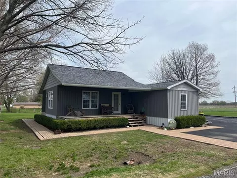 198 Monroe, Carrollton, IL 62016