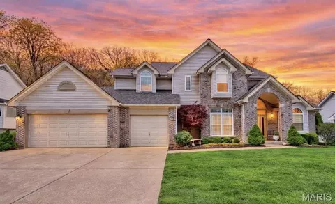 717 Southern Hills Dr, Eureka, MO 63025