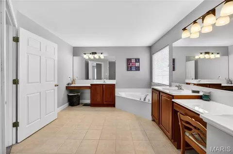 Bath - 122 Fox Haven Dr, O'fallon, MO 63368 photo 5 of 7