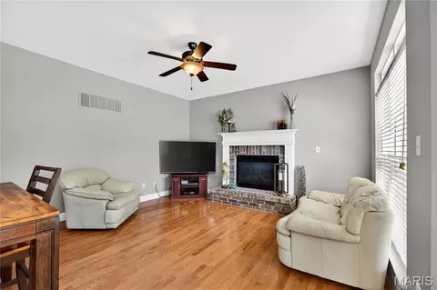 Living - 122 Fox Haven Dr, O'fallon, MO 63368 photo 5 of 5