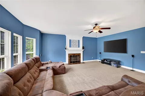 Living - 122 Fox Haven Dr, O'fallon, MO 63368 photo 4 of 5