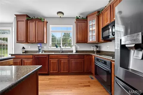 Kitchen - 122 Fox Haven Dr, O'fallon, MO 63368 photo 3 of 5