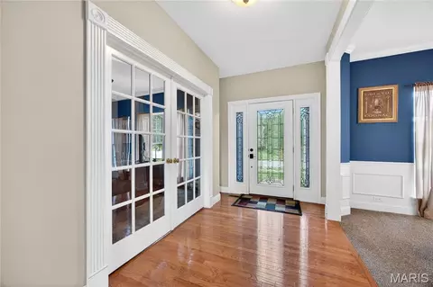 Entry Way - 122 Fox Haven Dr, O'fallon, MO 63368 photo 3 of 8