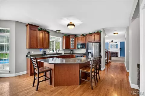 Kitchen - 122 Fox Haven Dr, O'fallon, MO 63368 photo 4 of 5