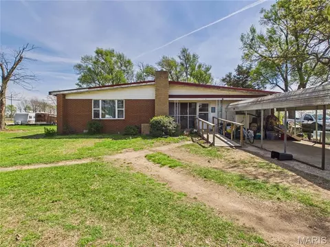 640 Bowman Ct, Bernie, MO 63822