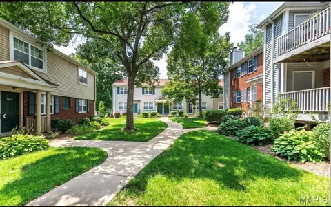 1441 Thrush Pl, Saint Louis, MO 63144