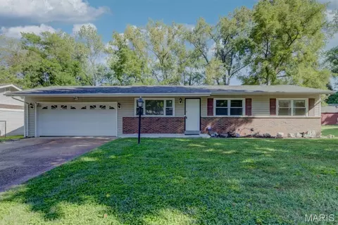 10801 Canter Way Dr, Saint Louis, MO 63114