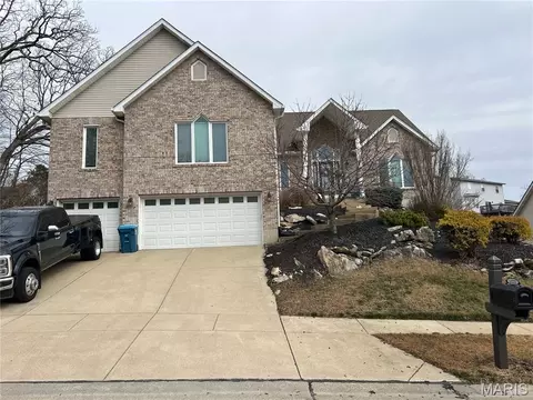 13222 Shady Green Dr, Saint Louis, MO 63128