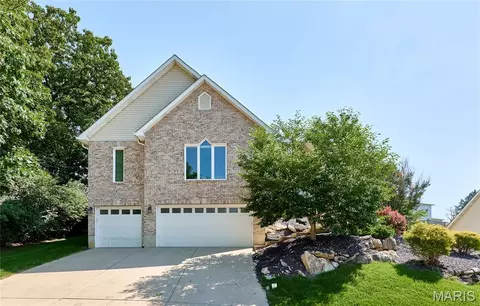 13222 Shady Green Dr, Saint Louis, MO 63128