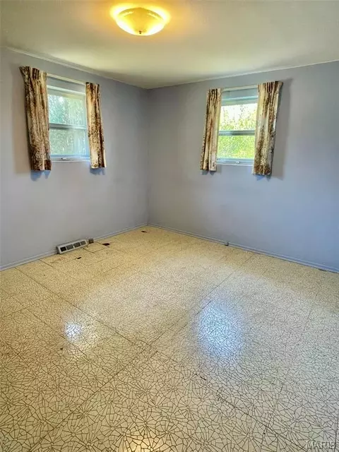 Bedroom - 123 Dee St, Moro, IL 62067 photo 4 of 5