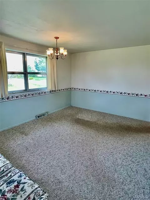 Dining - 123 Dee St, Moro, IL 62067 photo 1 of 1