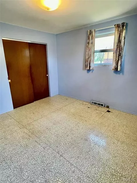 Bedroom - 123 Dee St, Moro, IL 62067 photo 5 of 5